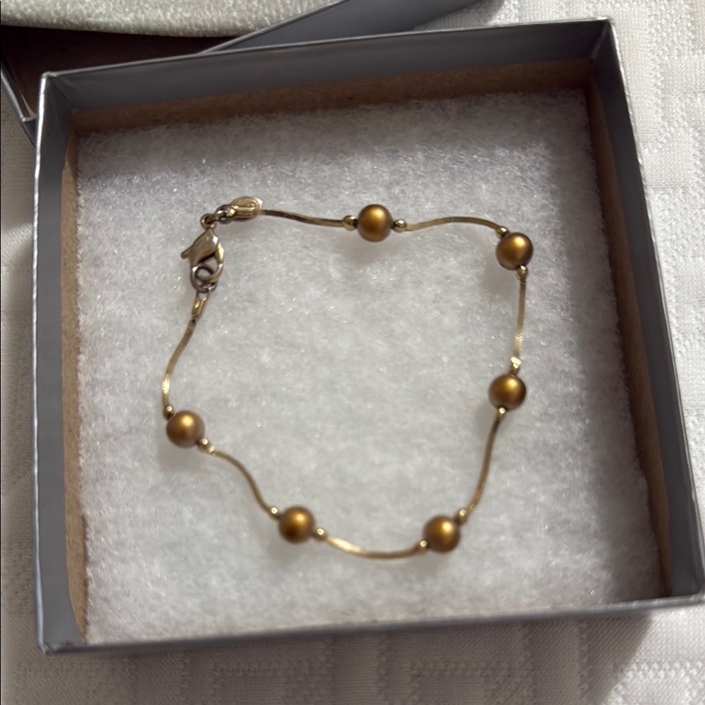 Monet Gold Bracelet Elegant Jewelry Piece